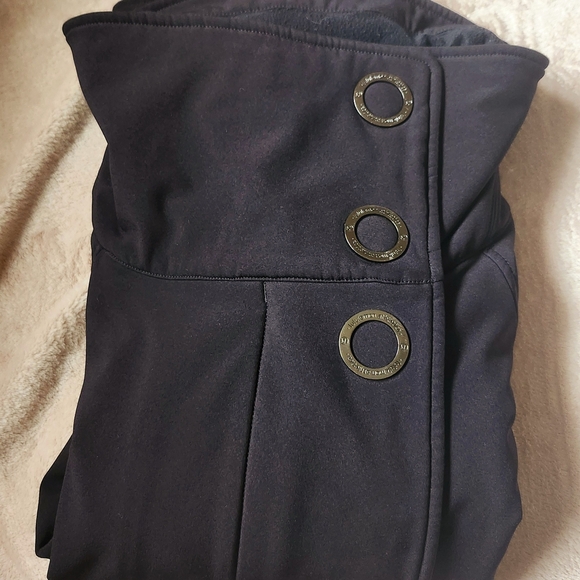 Lululemon Audrey Jacket Sz M Softshell Wind Rain Fitted Silhouette Black - Picture 11 of 15